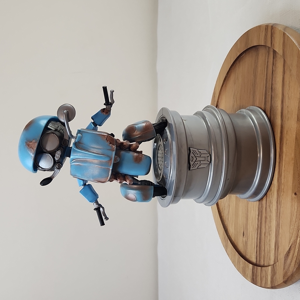 Transformers Sqweeks sound activated. Size 10"